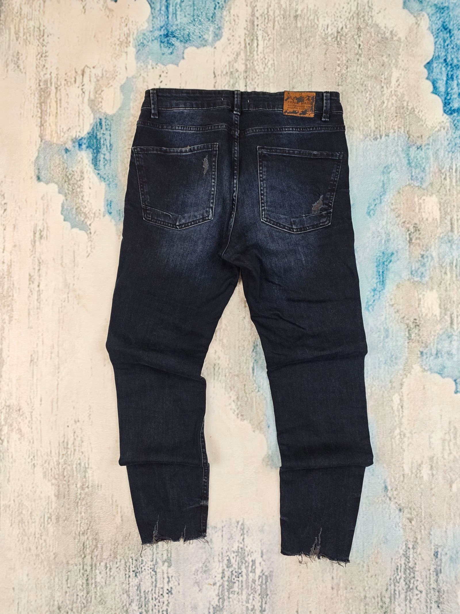 Pull&Bear Calças Skinny Ripped para Homem com Bainha Bruta e Estilo Y2K Streetwear Azul Escuro Tamanho 40 – photo 16